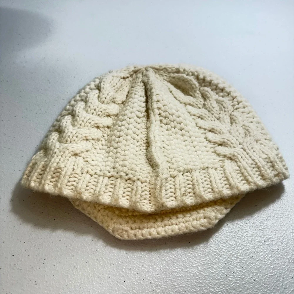 2013 Merona Cream Cable Knit Cloche cap Hat with a brim and button details Retro